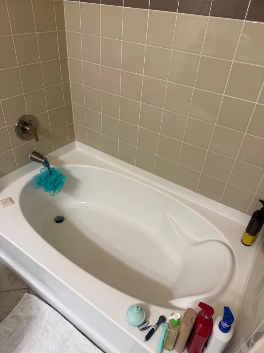 Bathtub after cleaning by Stephanie Cleaning Services